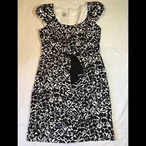 Women’s size 12 cap sleeves scoop neck black and white London style dress